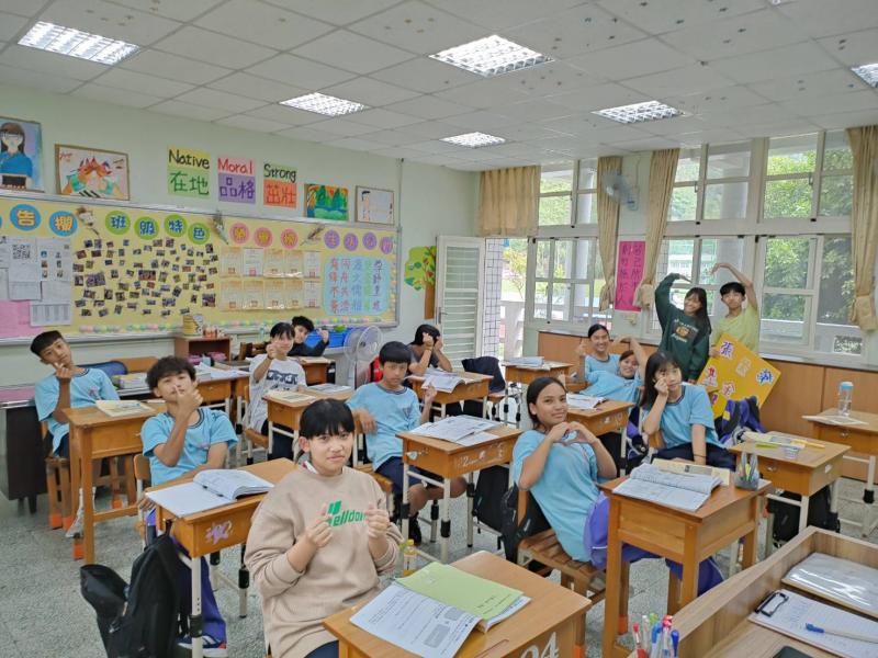 高雄那瑪夏國中學生感謝張榮發基金會贊助課輔班經費