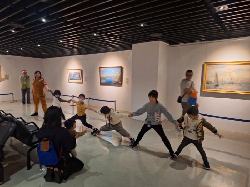 以活潑的方式教導孩子貨櫃長度