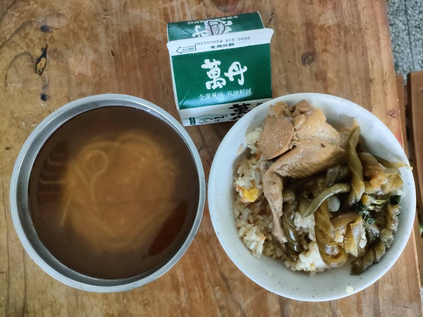 參加課輔班學生晚餐豐盛營養
