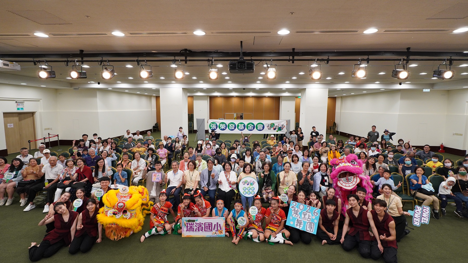 「2025張榮發基金會藝術季」豐富多元的演出，吸引大批民眾熱情參與。