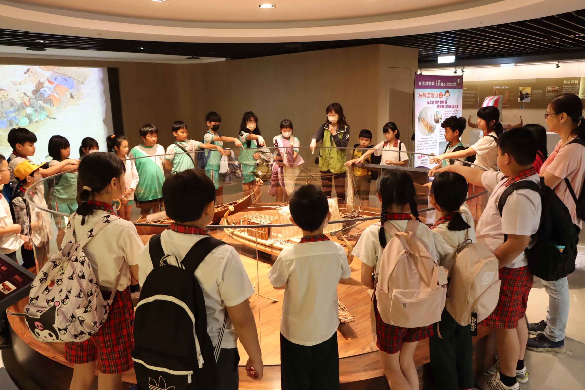 張榮發基金會－科普好好玩，讓桃園地區山線與海線的國小有機會北上參訪長榮海事博物館，共有20所學校受惠。