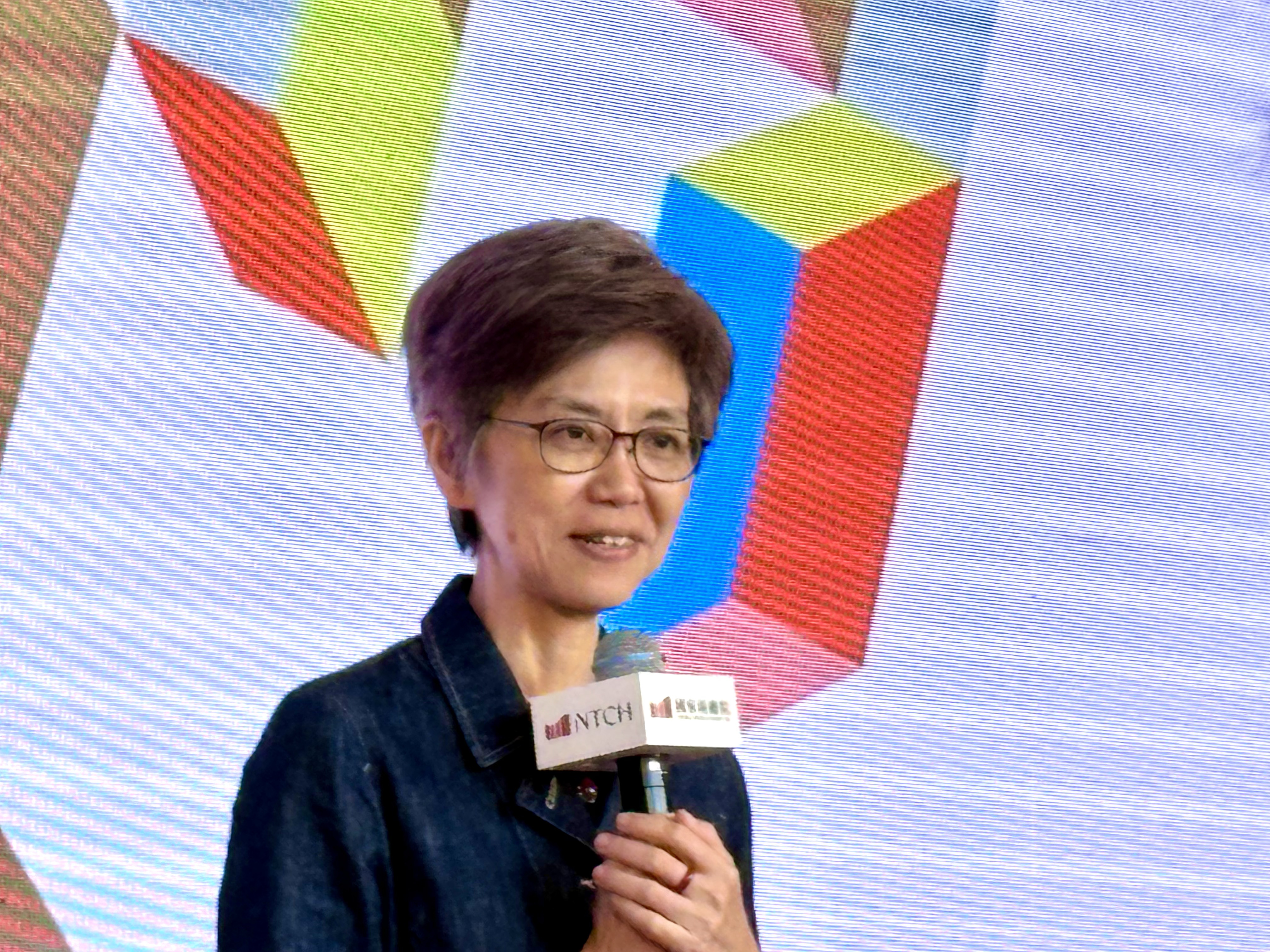 國家兩廳院藝術總監劉怡汝致詞感謝藝術節參與者