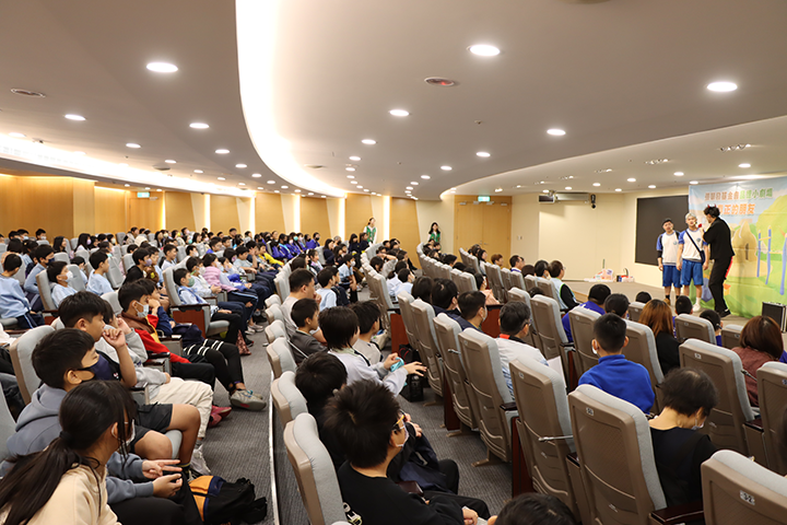 張榮發基金會小劇場今年以品格為主題推出新作品，結合魔術、音樂及舞蹈，以寓教於樂的方式，探討校園的人際關係。