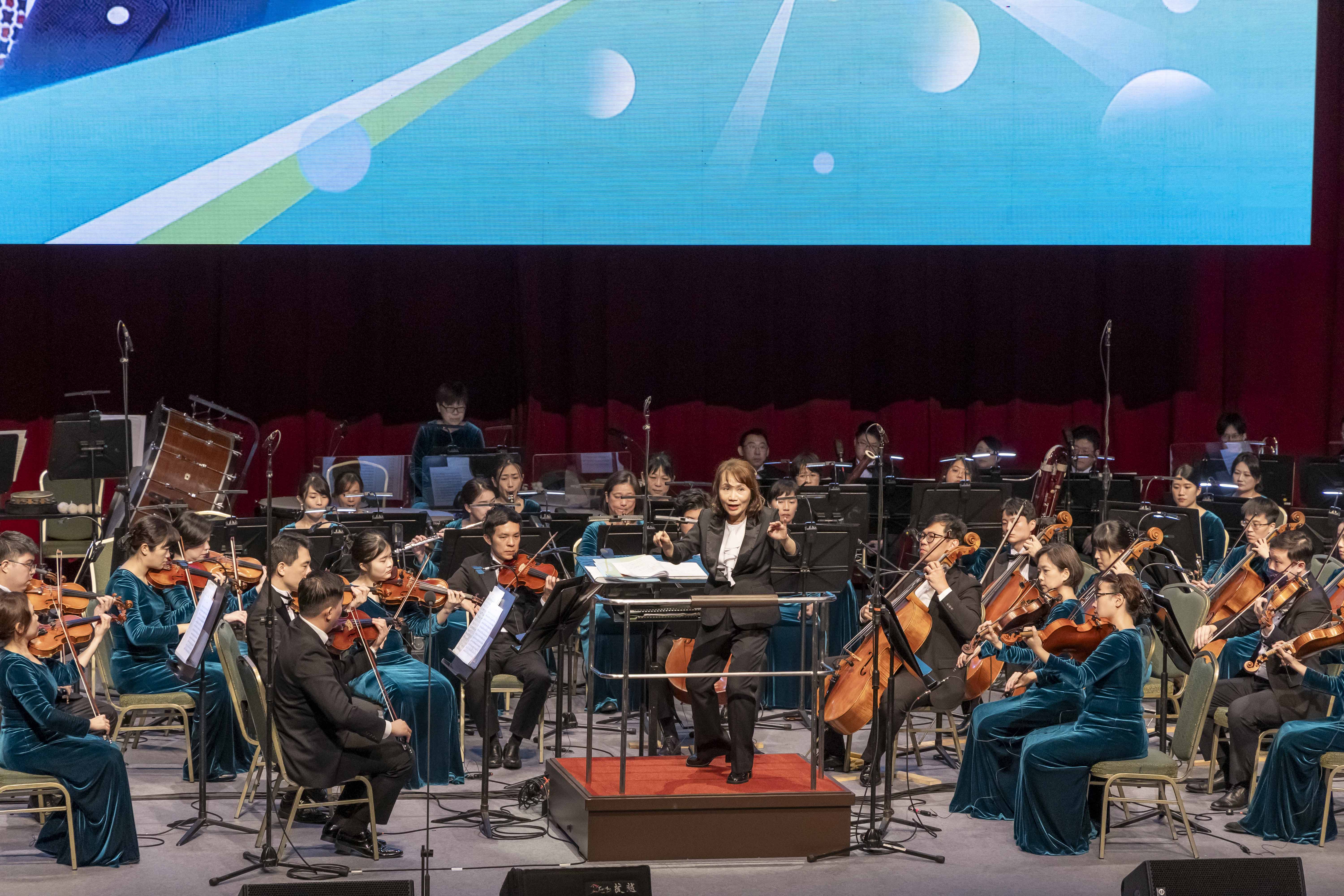 音樂會的尾聲長榮交響樂團也特別帶來了兩首安可曲，第一首是由張創辦人親自填詞，也是長榮人最為熟悉的《長榮頌》，第二首安可曲長榮交響樂團更特別準備了《感恩的心》，除了向永遠的海洋之子張榮發創辦人獻上永遠的懷念，也感謝一直支持及陪伴長榮不斷成長的夥伴與民眾，現場三千多名觀眾一起大合唱，感人的畫面及歌聲溫暖了整個會場。 