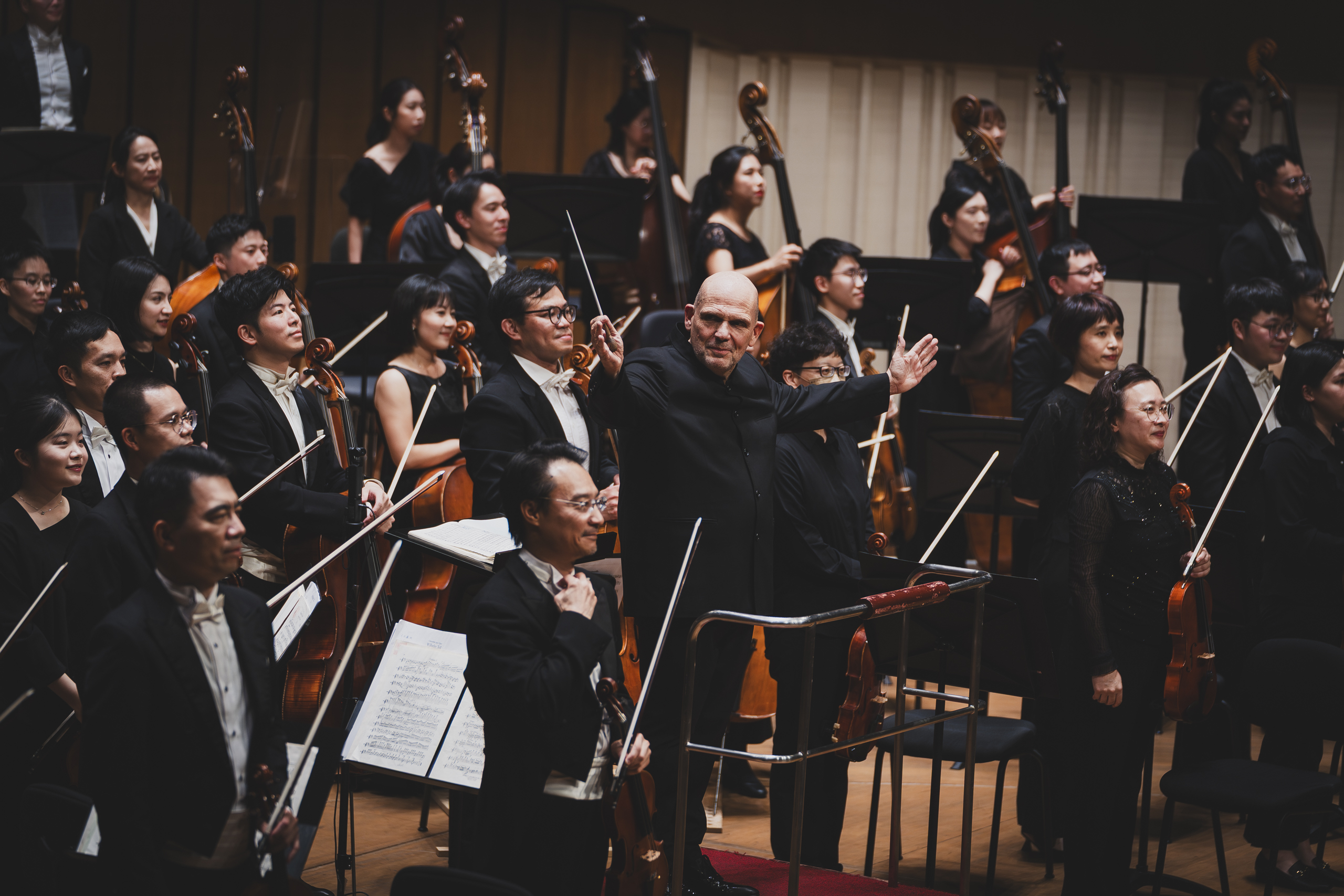 長榮交響樂團凝聚臺灣音樂家之力,跨越國界,將在新加坡呈現最具張力的交響篇章。