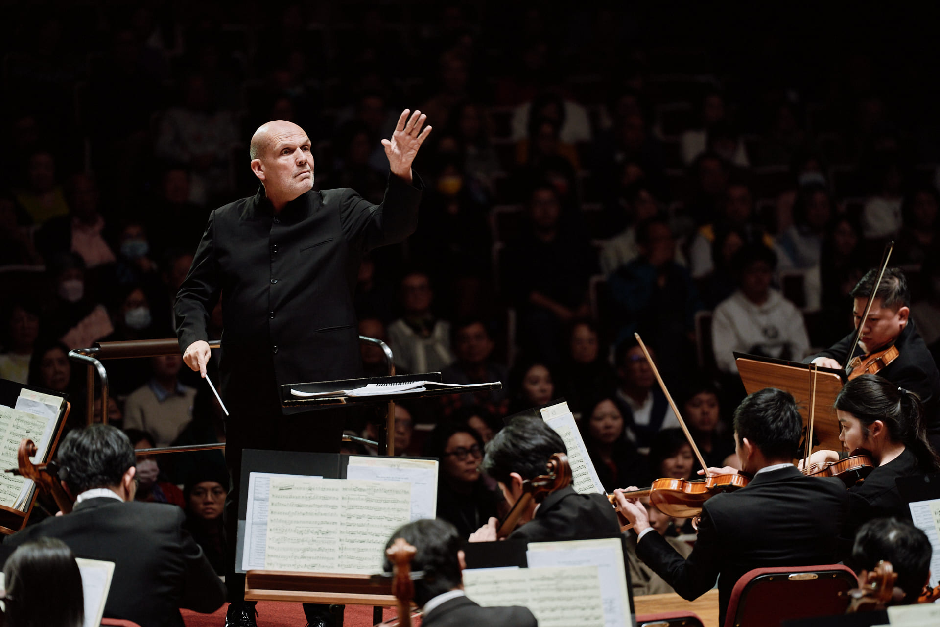 International conducting maestro and Evergreen Symphony Orchestra Artist-in-Residence Jaap van Zweden, joined by America’s premier baritone Thomas Hampson, will lead on a Japan tour this July. Delivering a powerful performance of Mahler’s masterpiece, Titan, characterized by his signature precision 