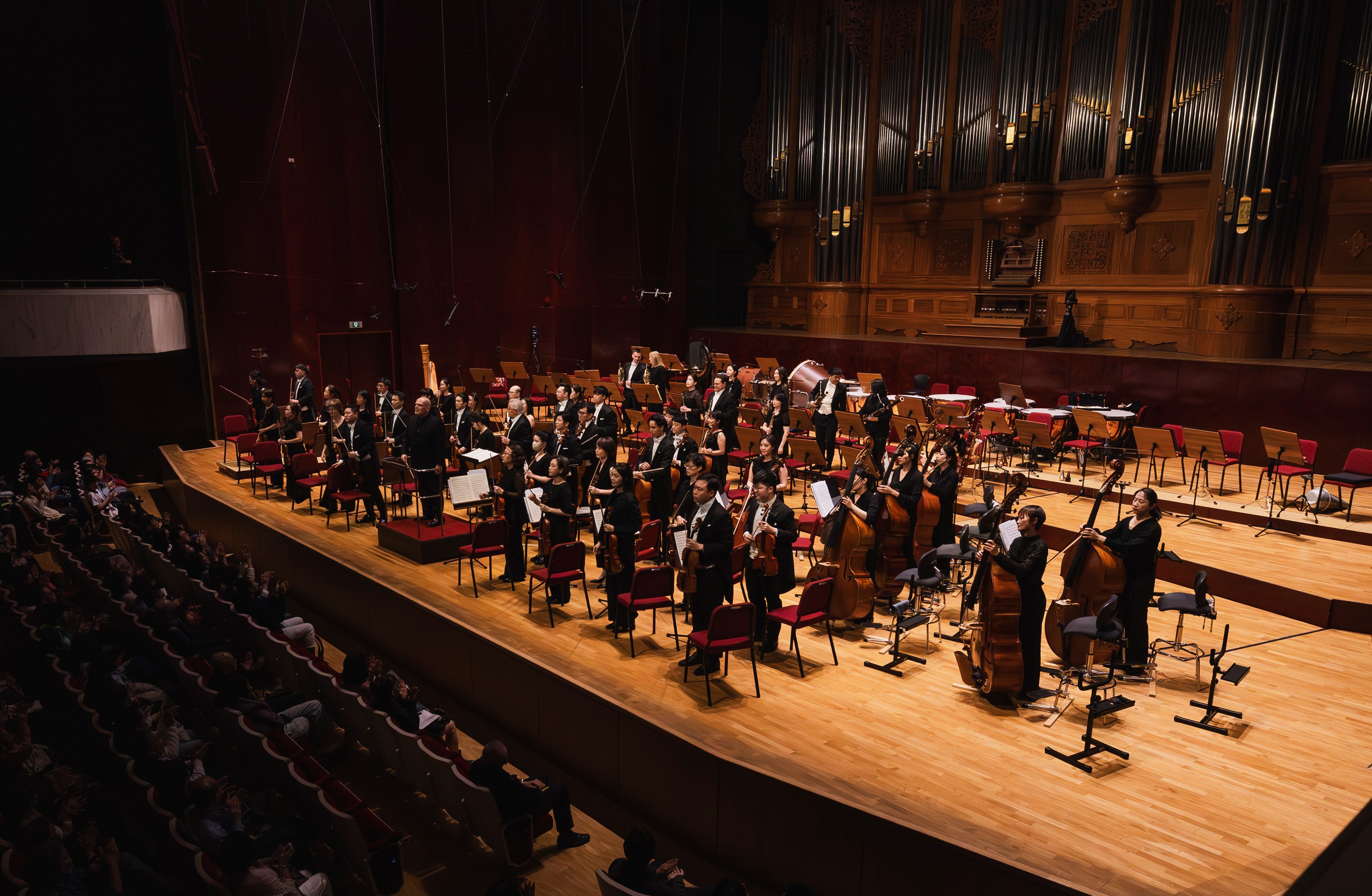 長榮交響樂團致力於拓展國際視野，邀請多元特質的首席，與樂團共同提升演出品質。