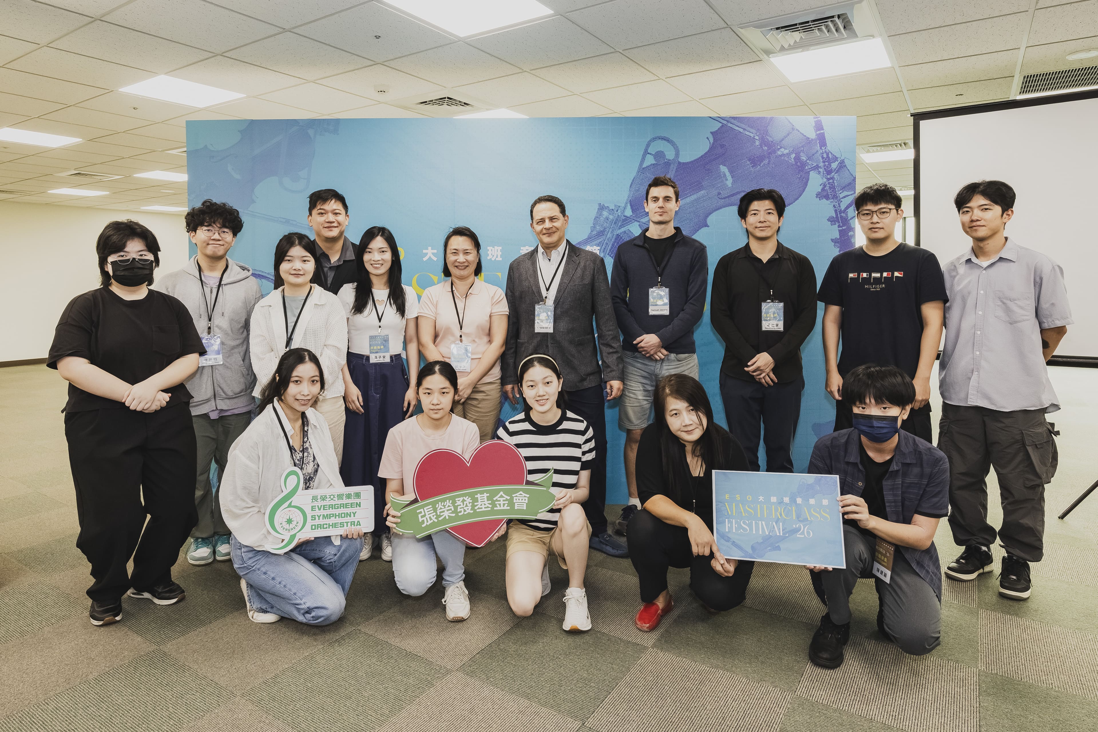 大師班音樂節於6月22日隆重揭幕,開幕現場師生合影。