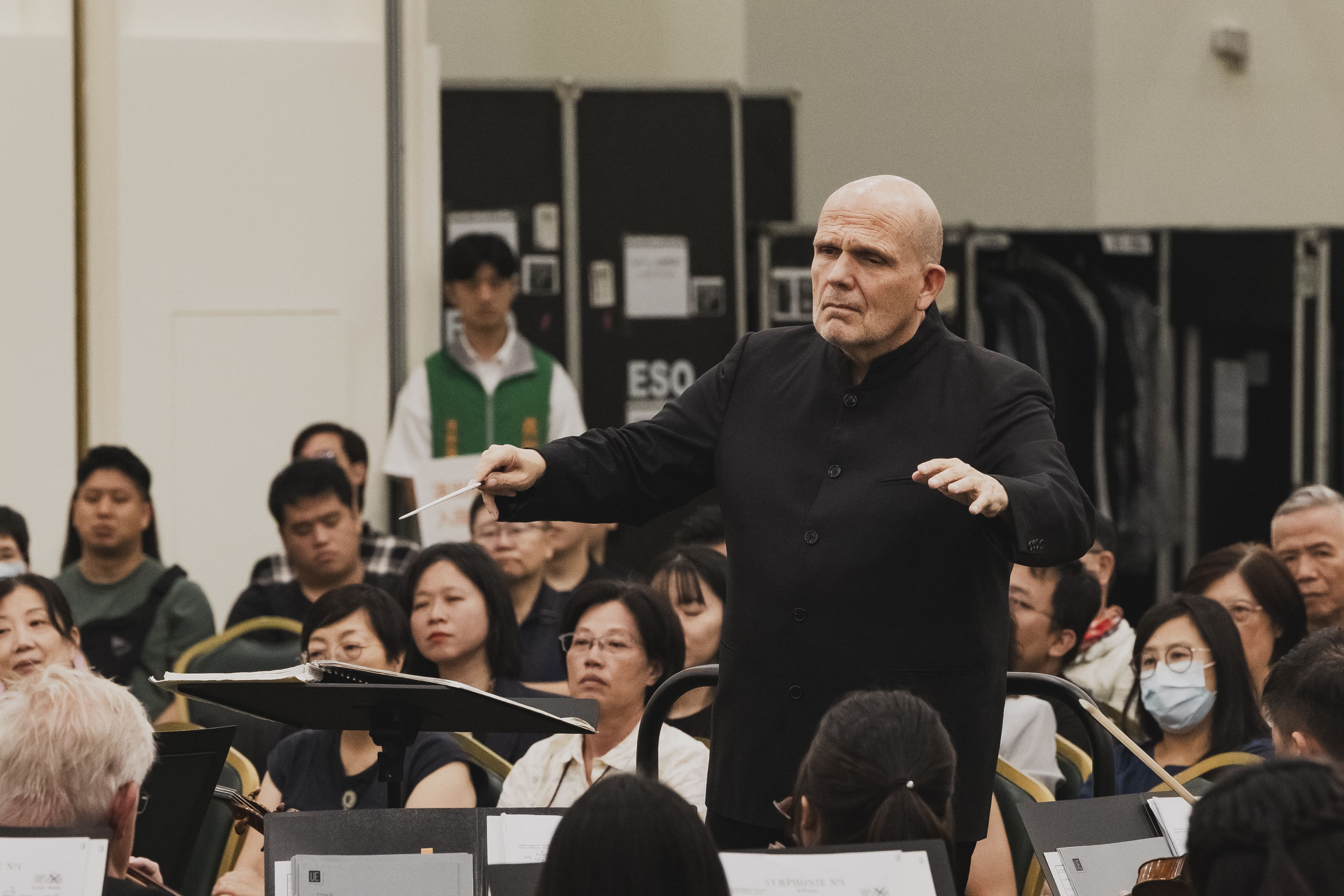 ESO Artist-in-Residence Jaap van Zweden conducts the 'ESO Community Concert', bringing symphonic music to audiences of every background.