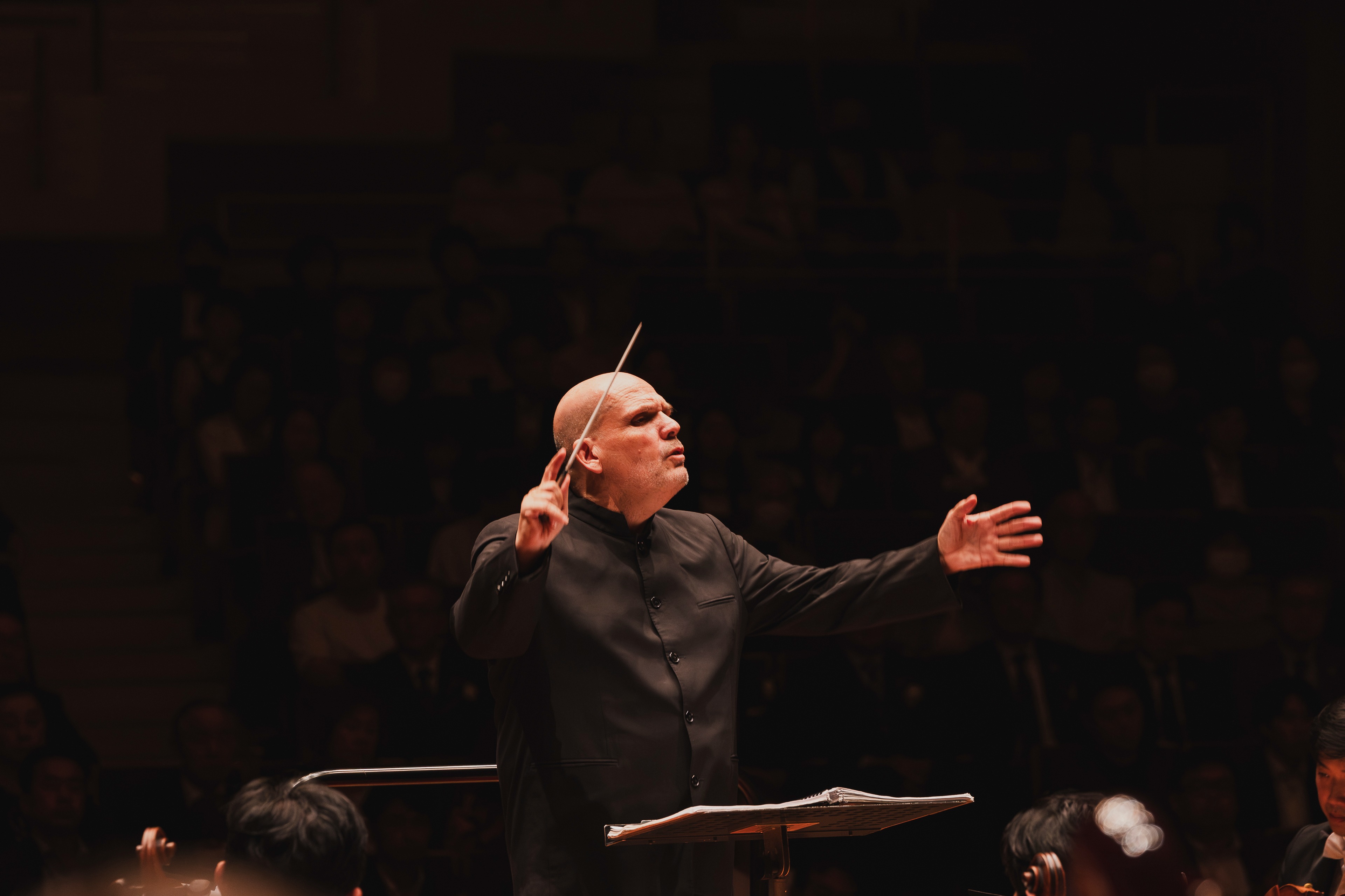 駐團藝術家梵志登(Jaap van Zweden)將領軍長榮交響樂團於大阪與京都演出,為2026亞洲巡演畫下精彩句點。