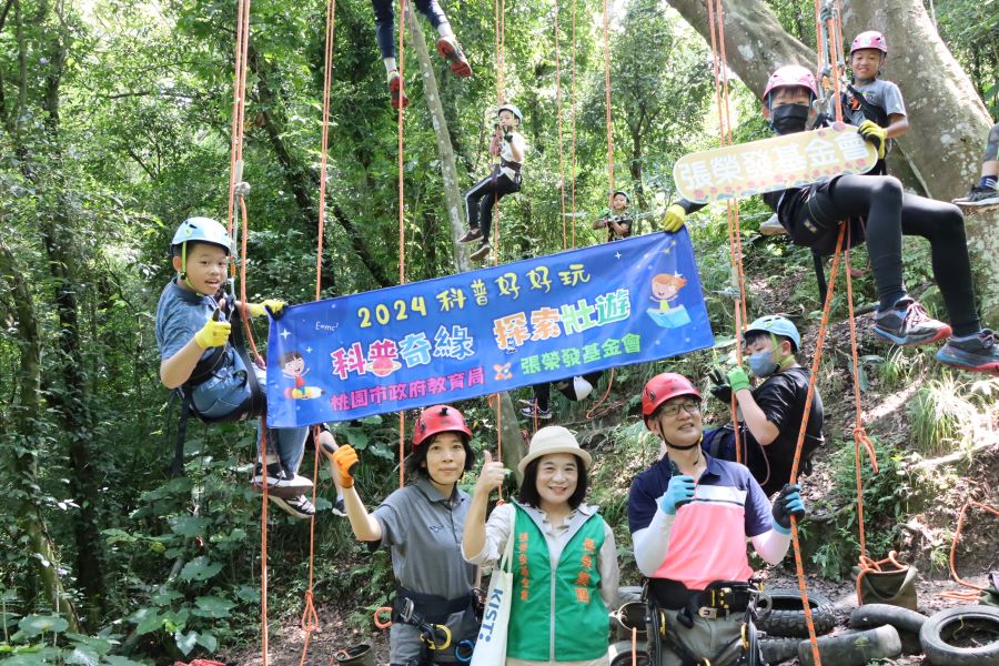 「科普好好玩」推出「攀樹夏令營」 教導學童學習攀上樹冠層